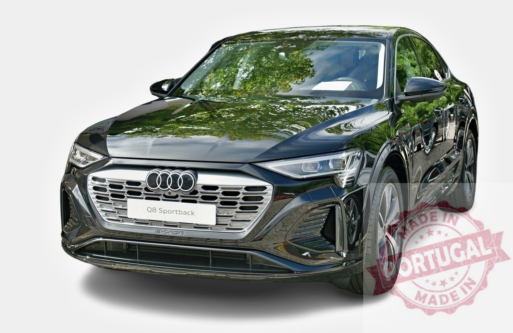 Front view of a black Audi Q8 Sportback e-tron showcasing its sleek design and electric power | Modern electric SUV, Audi Q8 Sportback e-tron, parked and exhibiting its elegant design, reflecting environmental consciousness and automotive innovation - Realisiert mit Pictrs.com