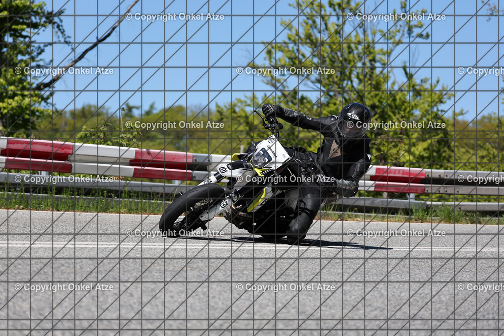IMG_9641 | Fotograf am Kyffhäuser. Onkel Atze. Kyffhäuser Rennstrecke. Café36. Motorsportfotografie. - Realisiert mit Pictrs.com