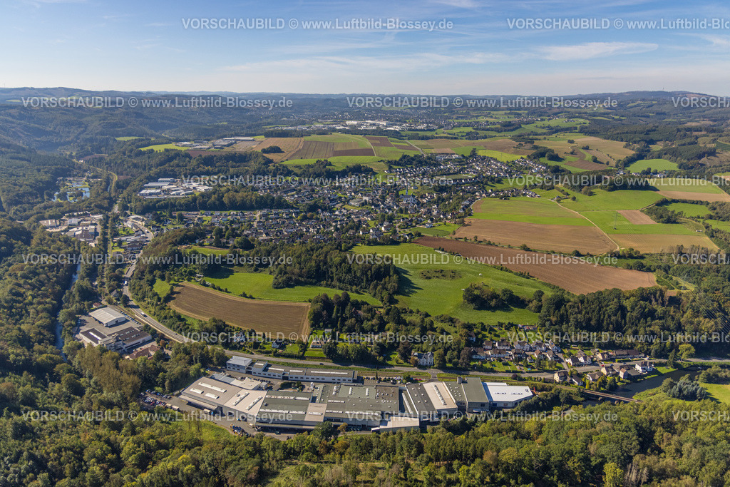 Finnentrop230908659 | Luftbild, Ortsansicht Ortsteil Heggen, Hohe Ley
Landschaftsschutzgebiet und Naturschutzgebiet Elberskamp, Heggen, Finnentrop, Sauerland, Nordrhein-Westfalen, Deutschland