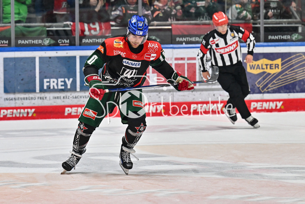 Augsburger Panther - Nürnberg Ice Tigers | jubelt nach seinem verwandeltem Penalty - Chris COLLINS (Augsburger Panther #10)  Freisteller / Einzelfoto / DEL: Augsburger Panther - Nuernberg Ice Tigers, Curt Frenzel Stadion am 03.01.2025