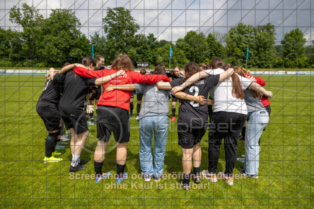 20250529_130112_0384 | #,  SGM Wendlingen-Ötlingen II (blau) vs. 1.FC Donzdorf II (schwarz), Fussball, Frauen-Bezirkspokal Finale Saison 2024/2025, Rasenplatz VfL Stadion Kirchheim, Jesinger Straße 105, 73230 Kirchheim, 29.05.2025 - 13:00 Uhr,Foto: PhotoPeet-Sportfotografie/Peter Harich