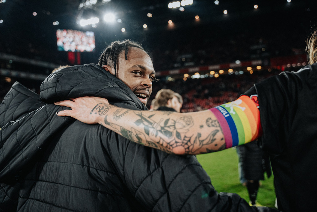 FCS06836 | Der offizielle Shop für FC St. Pauli Fotos. Wähle aus Spielszenen & Fanmomenten dein FCSP Wunschformat. Wir liefern Millerntor-Atmosphäre.