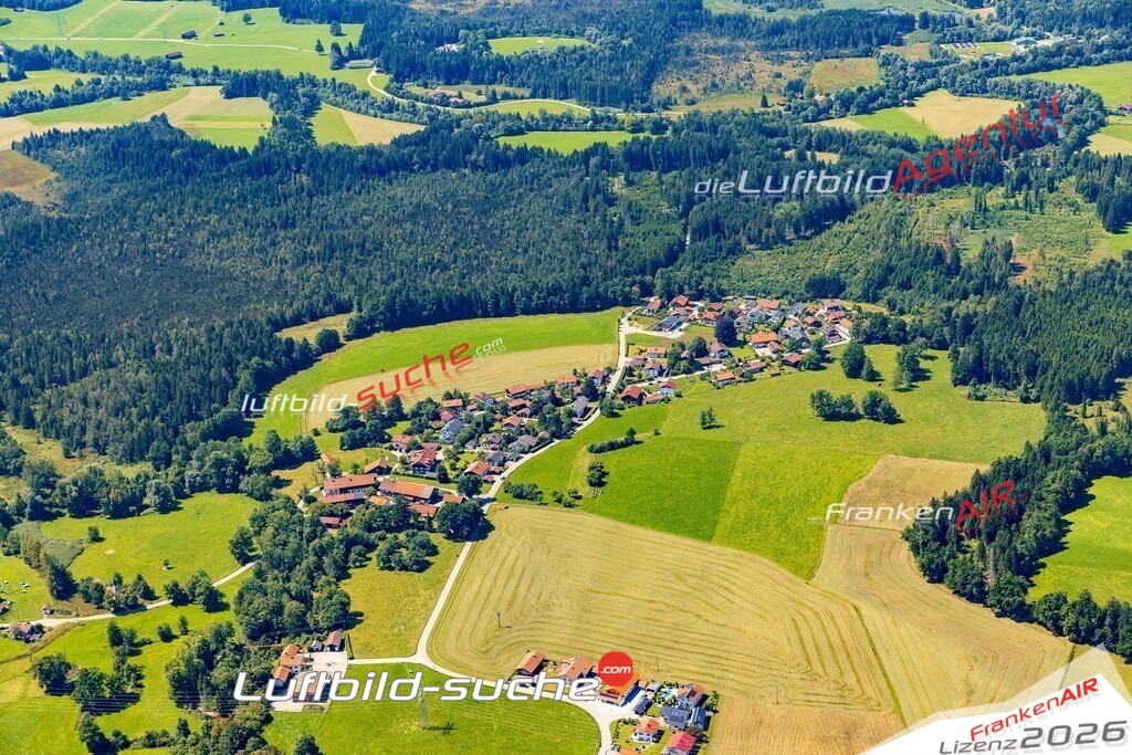 Luftaufnahme  Mürnsee  Bad Heilbrunn Das Luftbild wurde 2025 vom UL-Flugzeug heraus erstellt ( keine Drohne ) - Hochauflösende Luftaufnahme -Nicht vergleichbar mit Google Maps oder Satelittenbilder- Die Geschenkidee !Mit Lizenz und Bildrechte bestellbar