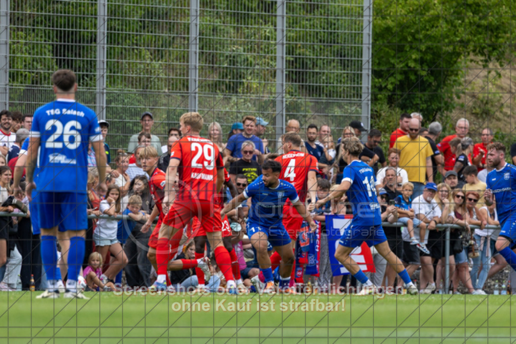 20250706_154135_0860 | #,TSG Salach (blau) vs. 1.FC Heidenheim (rot), Fußball, Freundschaftsspiel - WfV, Saison 2025/2026, Rasensportplatz, Staufenecker Str. 41, 73084 Salach, 06.07.2025 - 15:30 Uhr,Foto: PhotoPeet-Sportfotografie/Peter Harich
