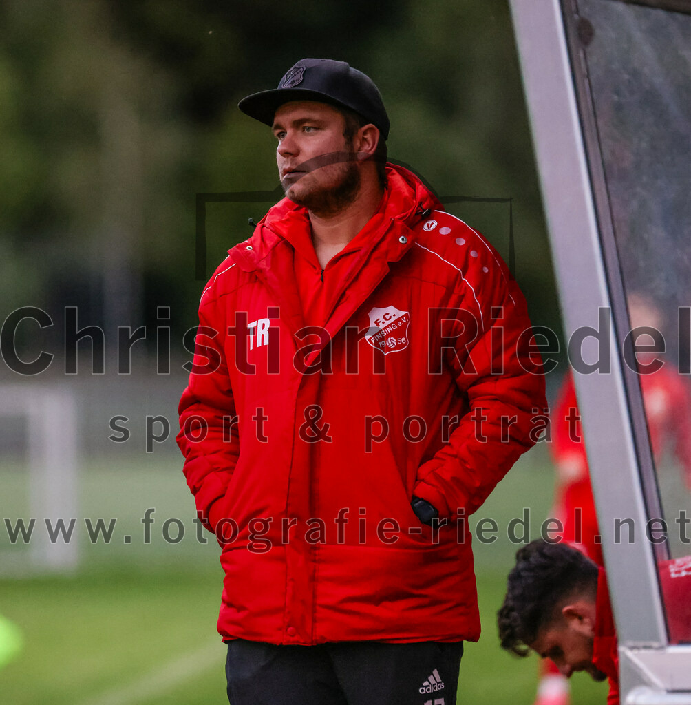 2023-08-01_011_FC_Finsing_gegen_SpVgg_Altenerding | Finsing, Deutschland, 01.08.2023:
Fußball, TOTO Pokal 2023 / 2024, 1. Spieltag, FC Finsing gegen SpVgg Altenerding, Endergebnis: 0:5

Trainer Florian Hack (FC Finsing)

Foto: Christian Riedel / fotografie-riedel.net