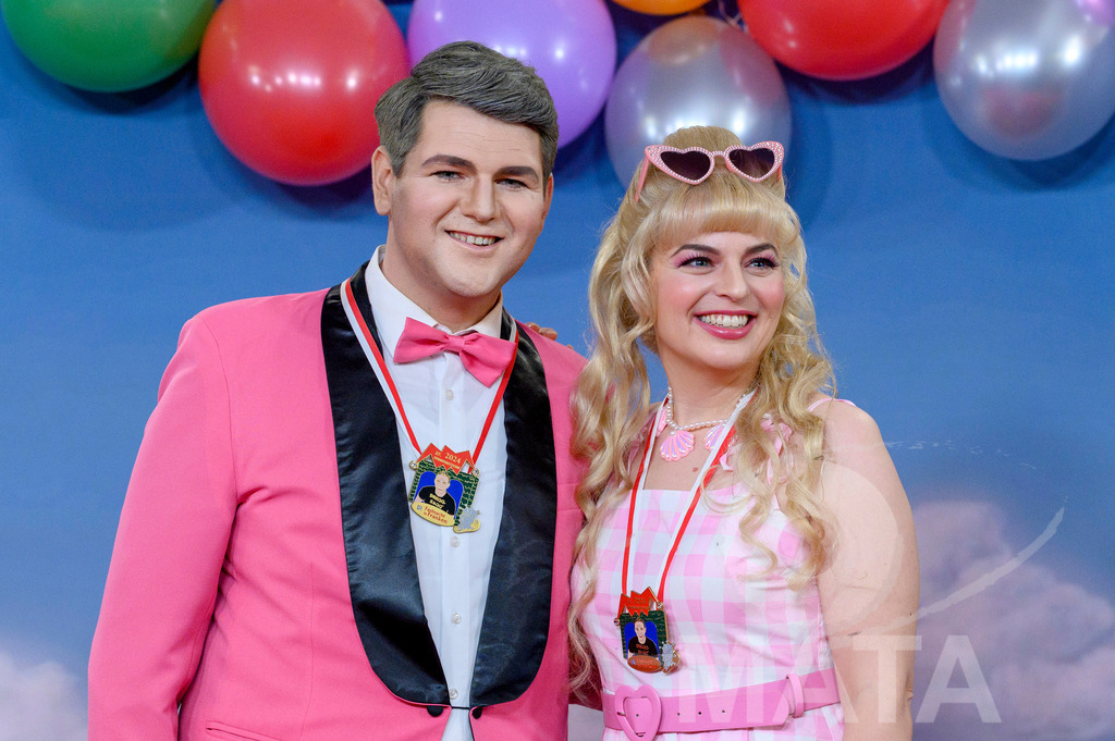 _DWA1754 | Politikerin Katharina Schulze (Grüne) mit ihrem Stellvertreter Johannes Becher (links) bei der TV-Sendung Fastnacht in Franken 2024. Veitshöchheim, 02.02.2024 Bayern Deutschland - Realisiert mit Pictrs.com