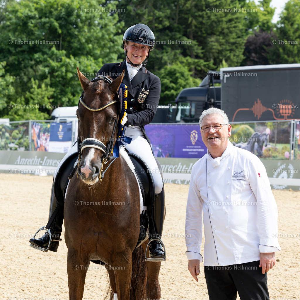 TH_513 Viva Gold OLD_ Isabell Werth_ Heinz Wehmann_29343 | Al Shiraàa Deutsches Spring- und Dressur-Derby 2025 am 31.05.25 in Hamburg, Thomas Hellmann, 513 Viva Gold OLD, Isabell Werth, Heinz Wehmann