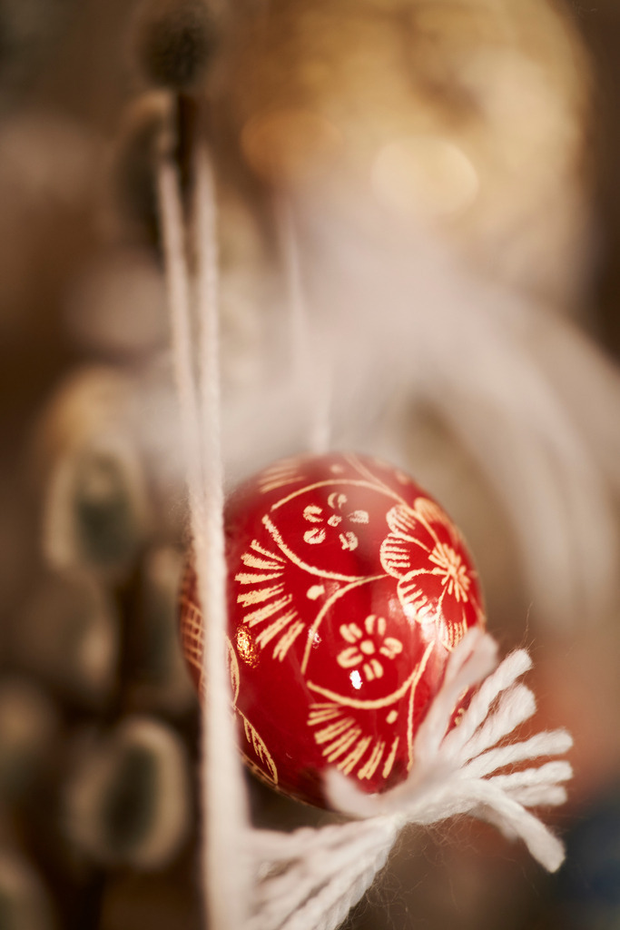 Stinatzer Ostereier kratzen | Stinatz, Austria - January 22, 2016: Von Frau Wilma Zieserl gekratzte Stinatzer Ostereier. - Realisiert mit Pictrs.com