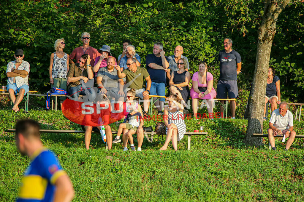 SK Maria Saal - DSG Ferlach 2-3, Unterliga Ost | Zuschauer SK Maria Saal - DSG Ferlach 2-3 am 22.08.2023 in Maria Saal
(Sportplatz), Austria, (Photo by Ernst Krawagner sport-fan.at) - Realisiert mit Pictrs.com