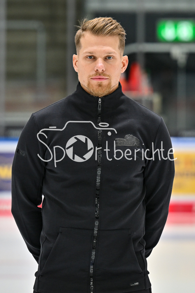 Augsburger Panther 2025/26 | im Bild Adrian SCHELENZ Strengh &amp; Conditioning Coach / Einzelfoto / Freisteller / Media Day Augsburger Panther: Curt-Frenzel Stadion am 06.08.2025