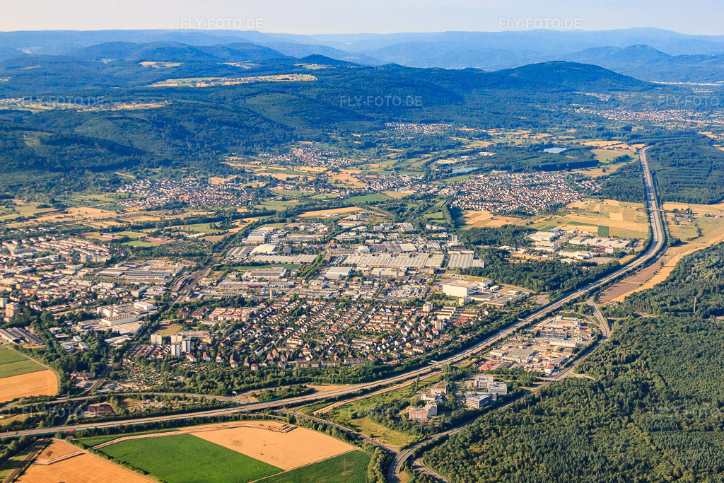 Luftbild: Ortsteil West in Ettlingen im Bundesland Baden-Württemberg in Deutschland. Foto: IMG_69844.jpg vom 06.07.2014 durch Werner Riehm/FLY-FOTO.deAuflösung des Originals: 4752 x 3168 px