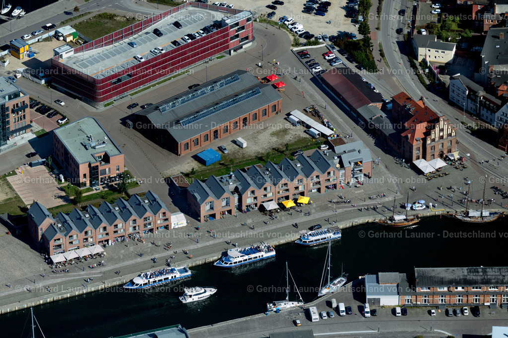 4062232 | WISMAR 08.09.2021 Hafen an der Meeres- Küste der Ostsee mit Alter Hafen in Wismar im Bundesland Mecklenburg-Vorpommern, Deutschland. Weiterführende Informationen bei: Hansestadt Wismar. // Port on the seashore of the Ostsee with Alter Hafen in Wismar in the state Mecklenburg - Western Pomerania, Germany. Further information at: Hansestadt Wismar. Foto: Gerhard Launer
