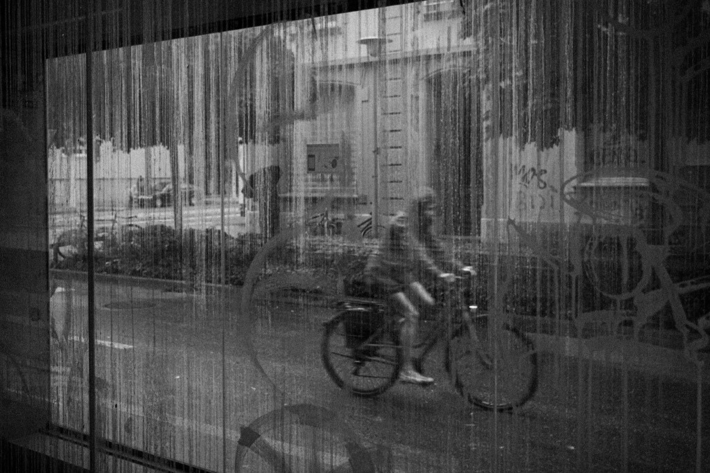 Basel im Regen | Schöne Fotografien aus der Stadt und der Natur zum bestellen oder selber hochladen. Druck auf Foto, Postkarte, Kalender, FineArt Hahnemühle, Alu-Dibond , Akustikbilder zur Absorption von Schall und Lärm etc. - Realisiert mit Pictrs.com