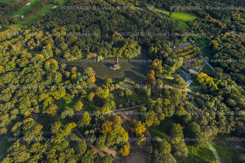 Isselburg241010272 | Luftbild, Schweizer Häuschen im Wasser mit Steg im Biotop Wildpark Anholter Schweiz, umgeben von herbstlichen Bäumen, Vehlingen, Isselburg, Niederrhein, Nordrhein-Westfalen, Deutschland
