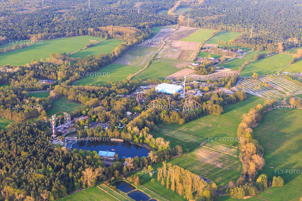 Holiday-Park im Frühjahr https://www.holidaypark.de/ | Luftbild: Holiday-Park im Frühjahr https://www.holidaypark.de/ in Haßloch im Bundesland Rheinland-Pfalz in Deutschland. Foto: IMG_106630.jpg vom 17.04.2018 durch Werner Riehm/FLY-FOTO.de - Realisiert mit Pictrs.com