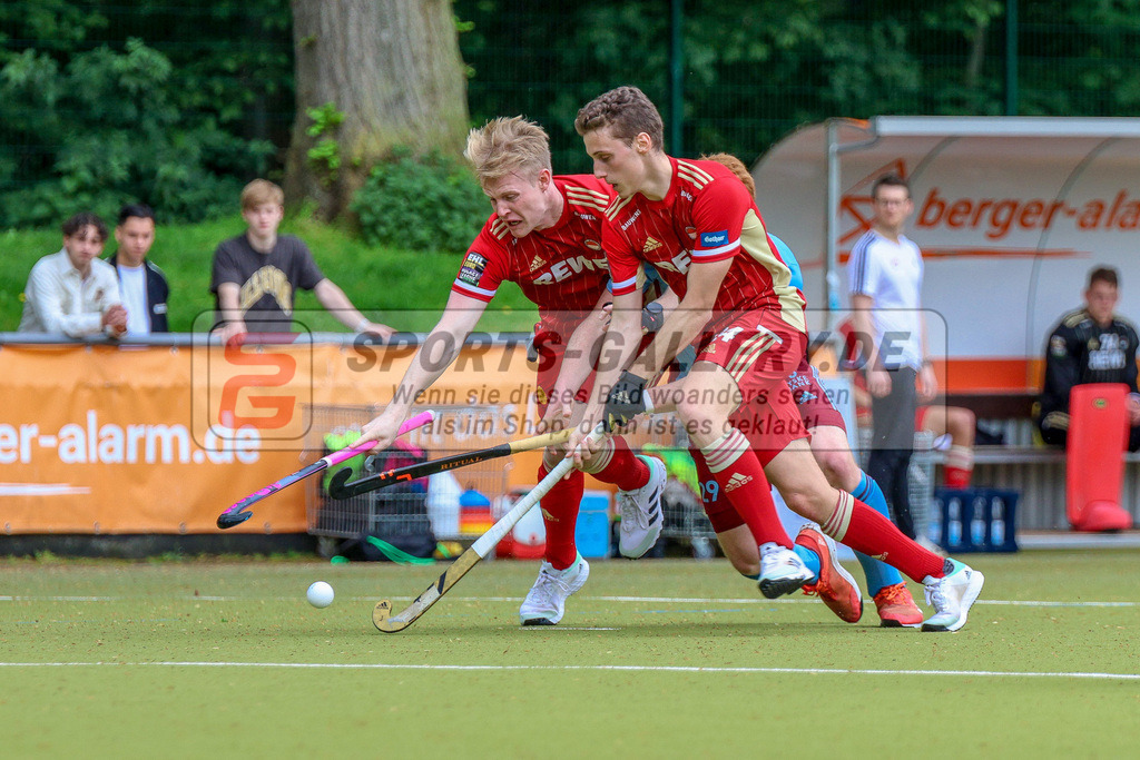 MJ_2023-05-07 - M - RWK - UHC-17 | Tom Grambusch (Rot-Weiss Köln #15) &amp; Johannes Große (Rot-Weiss Köln #24), Rot-Weiss Köln - UHC Hamburg am 7.5.2023 im KTHC Hockeypark, Köln