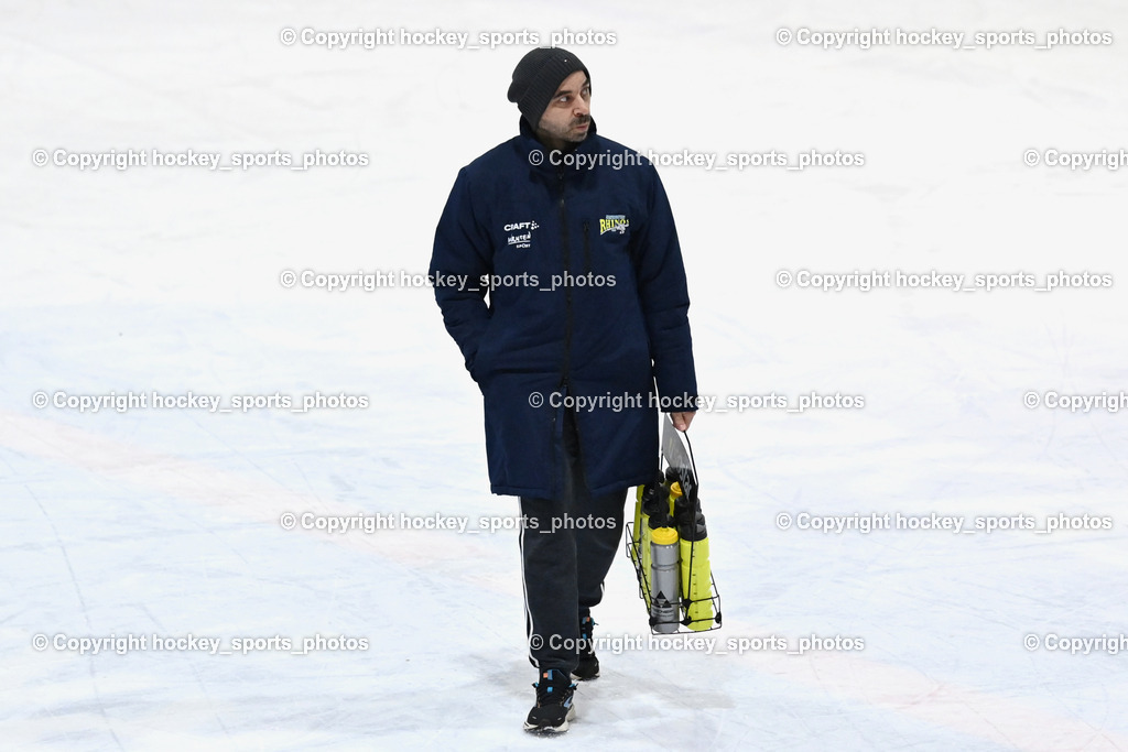 ESC SPARKASSE STEINDORF vs. 1. EHC ALTHOFEN | Jürgen KURZ Equipment Manager EHC Althofen, ESC SPARKASSE STEINDORF vs. 1. EHC ALTHOFEN, ESC SPARKASSE STEINDORF vs. 1. EHC ALTHOFEN am 30.11.2025 in Steindorf (Ossiachersee Halle), Austria, (Photo by Bernd Stefan)