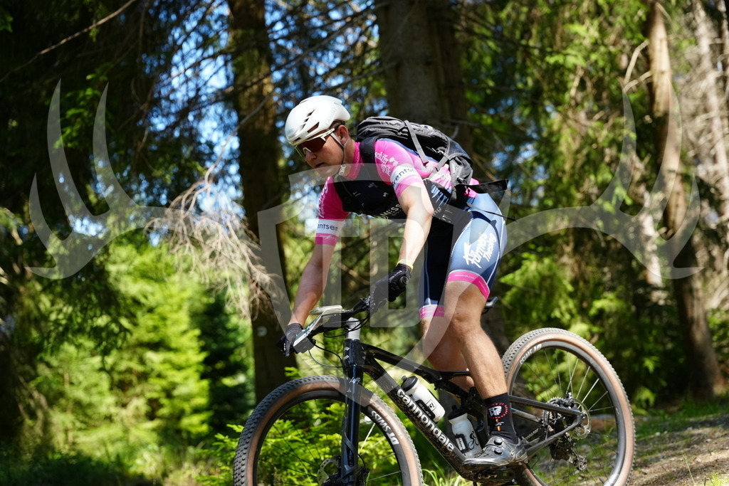 FC101540 | Fotogalerie der Treibjagd im Dunkelwald - Dein MTB Etappenrennen im Erzgebirge - Realisiert mit Pictrs.com