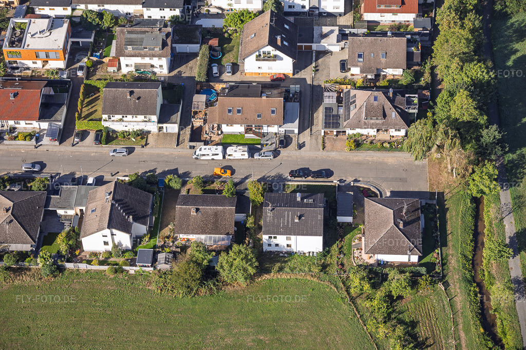 Luftbild: Ortsansicht im Ortsteil Sickenhofen in Babenhausen im Bundesland Hessen in Deutschland. – Foto: IMG_159331.jpg vom 22.09.2026 durch Werner Riehm/FLY-FOTO.de – Auflösung des Originals: 6000 x 4000 px