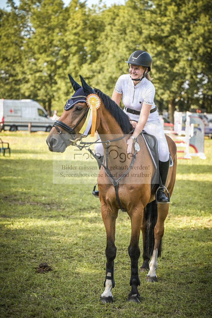 DOS_0023 | Entdecke hochwertige Reitturnierfotos von Foto Oger. Professionell, emotional und authentisch – jetzt Lieblingsmomente im Shop bestellen.Deutschlandweite Turnierfotografie. - Realisiert mit Pictrs.com