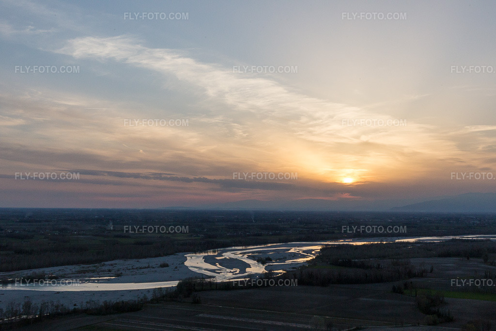 Aerial view: View of the town in Belgrado in the state Friuli Venezia Giulia, Italy. – Photo: IMG_105847.jpg taken on 04/08/2018 by Werner Riehm/FLY-FOTO.com – Resolution of the original: 5472 x 3648 px