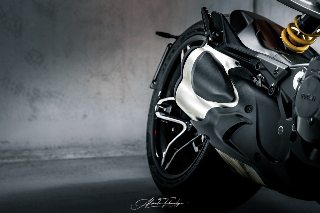 Ducati xDivael V4 | Entdecken Sie die faszinierende Welt von Alexander Tschuncky Arts: Kreative Fotografie, atemberaubende Automobilkunst und hochwertiger Bilderdruck. Lassen Sie sich inspirieren! - Realisiert mit Pictrs.com