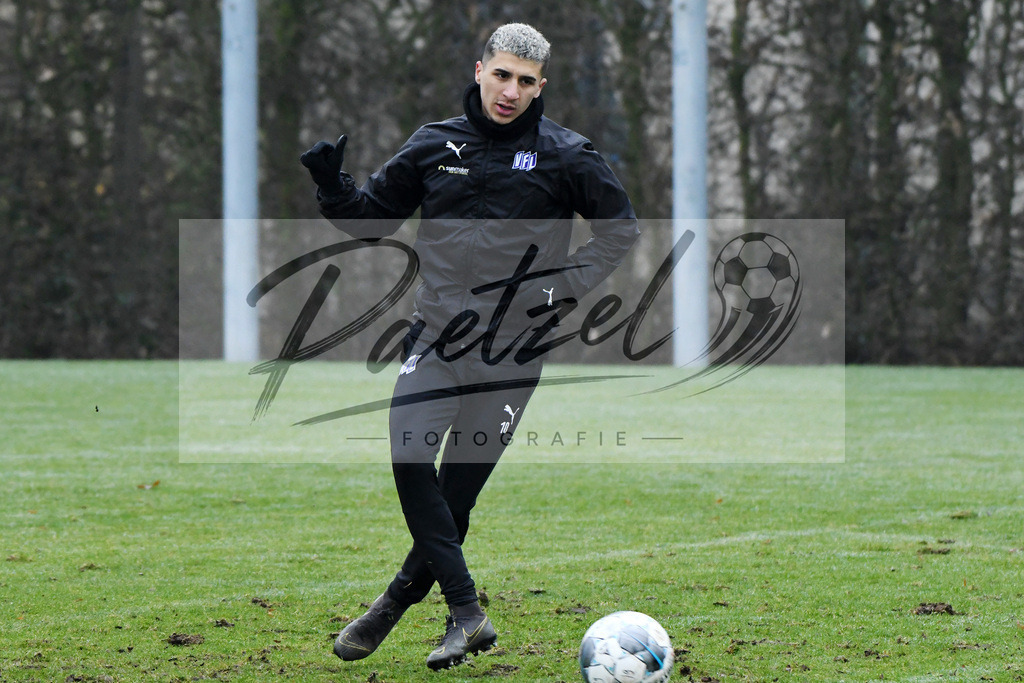 20200125_TRAOSN_0051 | Fußball, Herren: Anas Ouahim (VfL Osnabrück) in Aktion, am Ball, Einzelaktion beim Training des VfL Osnabrück am 25.01.2020 im Sportpark Illoshöhe in Osnabrück, Deutschland.(Foto von Nico Paetzel) - Realisiert mit Pictrs.com