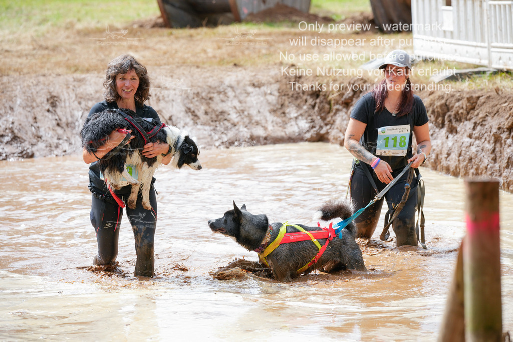Schlamm_mit_Hund (187 von 460) | stephaniefillaphotographie - Realisiert mit Pictrs.com