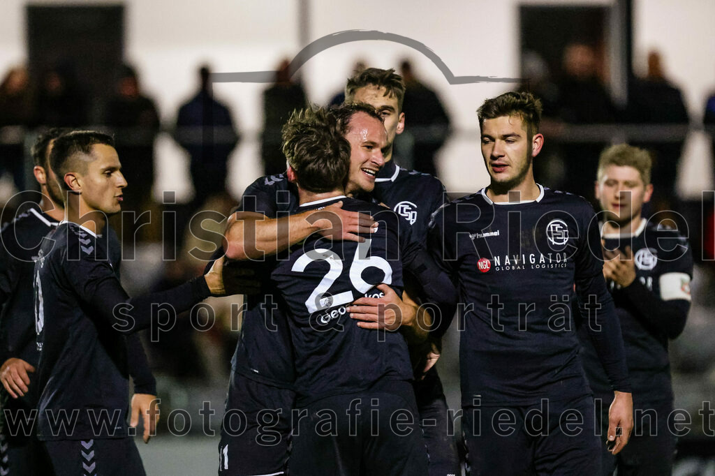 2023-11-03_087_FC_Schwaig_gegen_TuS_Holzkirchen | Oberding, Deutschland, 03.11.2023:
Fußball, Landesliga Südost 2023 / 2024, 19. Spieltag, FC Schwaig gegen TuS Holzkirchen, Endergebnis: 4:1

Jubel nach dem Tor zum 2:0 durch Markus Straßer (FC Schwaig, #11)

Foto: Christian Riedel / fotografie-riedel.net