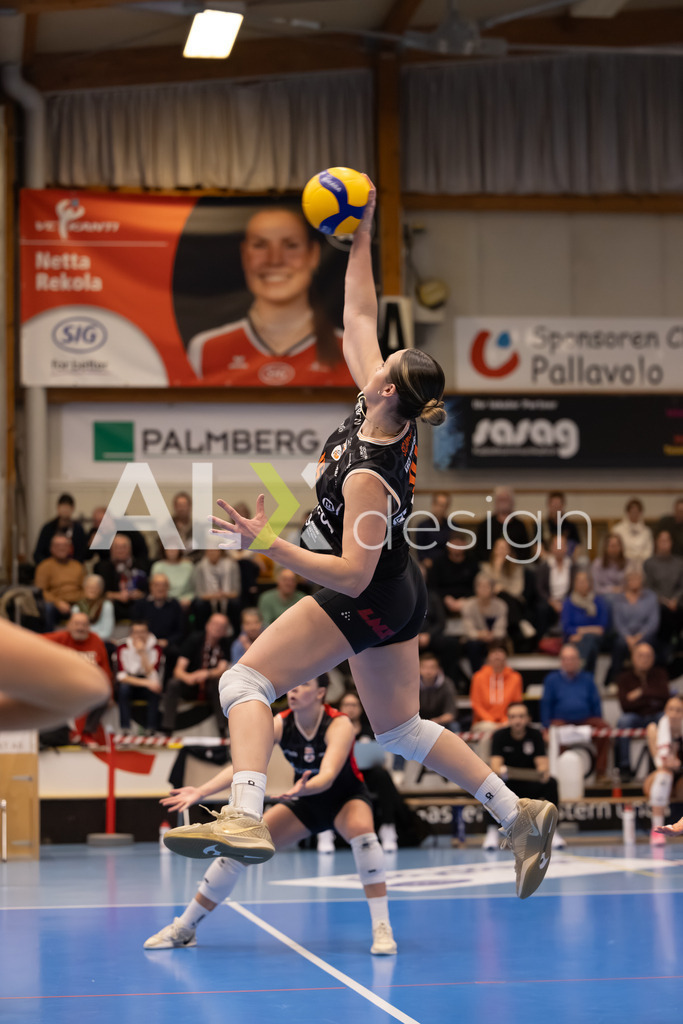 Volleyball I Frauen I Saison 2025-2026 I Volleyball NLA | Women I Round 16 I VC Kanti Schaffhausen - Viteos NUC I 31.01.2026 | 16 Scambray Tia (US) (Viteos NUC) – Außenangriff - Realisiert mit Pictrs.com