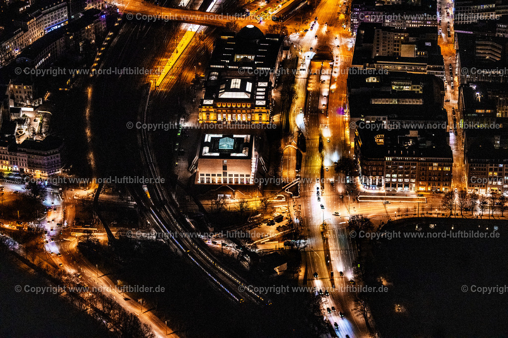 Hamburg_Kunst_Museum_Nachtaufnahme_ELS_6851060325 | HAMBURG 06.03.2025 Nacht- Lichter und Beleuchtung Museumsgebäude " Kunsthalle " im Ortsteil Altstadt in Hamburg, Deutschland. Weiterführende Informationen bei: Hamburger Kunsthalle. // Night lighting museum building "Kunsthalle" in the district of Altstadt in Hamburg, Germany. Further information at: Hamburger Kunsthalle. Foto: Martin Elsen
