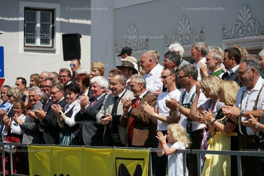 00-Impressionen-Tribuene-Bundesmusikfest-2023-Juni16-Reutte-DSC06583 | Info aus dem Bezirk Reutte/Ausserfern Tirol sowie eine umfangreiche Bilddatenbank über die gesamte Region: Lechtal, Talkessel Reutte, Tannheimertal, Zwischentoren. Lech, Plansee, Zugspitze, Grenztunnel, B179, Fernpassstraße, Verkehr, Lawinen, Tradition, - Realisiert mit Pictrs.com