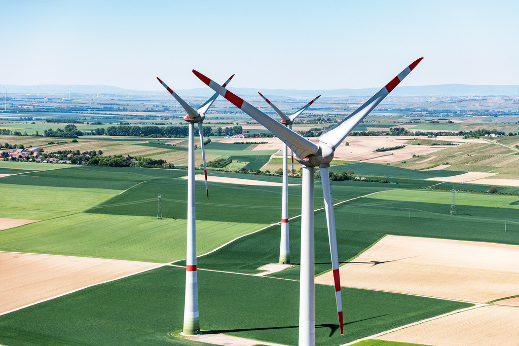 dr__dsc9601.jpg | GUNTERSBLUM 08.05.2018 Windenergieanlagen ( WEA ) - Windrad- auf einem Feld in Guntersblum im Bundesland Rheinland-Pfalz, Deutschland. // Wind turbine windmills on a field in Guntersblum in the state Rhineland-Palatinate, Germany. Foto: Daniel Reiter