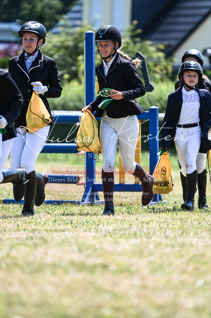 DSC_9957 | Pferde- und Turnierfotografie in Westsachsen. Pferdeportraits, Auftragszeichnungen und intuitive Kunst.