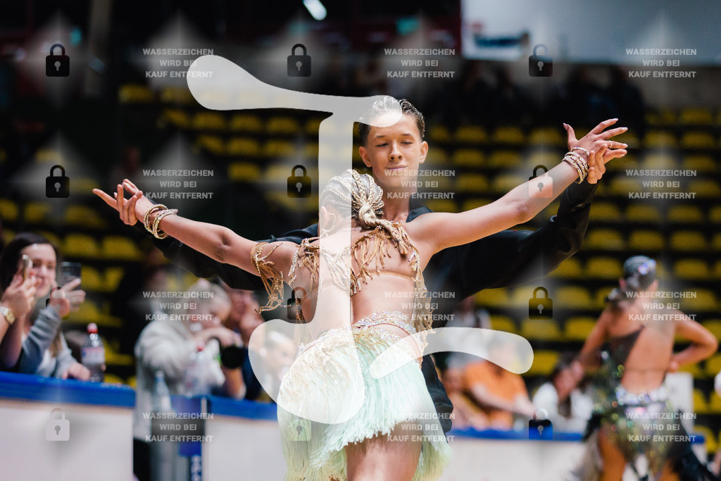 Hessen Tanzt WDSF Open Youth Latin 5th (17) Philipp Bogdanov _ Seraphina Bogdanov (TSZ Diamant Düsseldorf)-2025-05-17-2490 | Webshop for digital downloads and prints of dance sport, event & show photographer Julian Link - Realisiert mit Pictrs.com