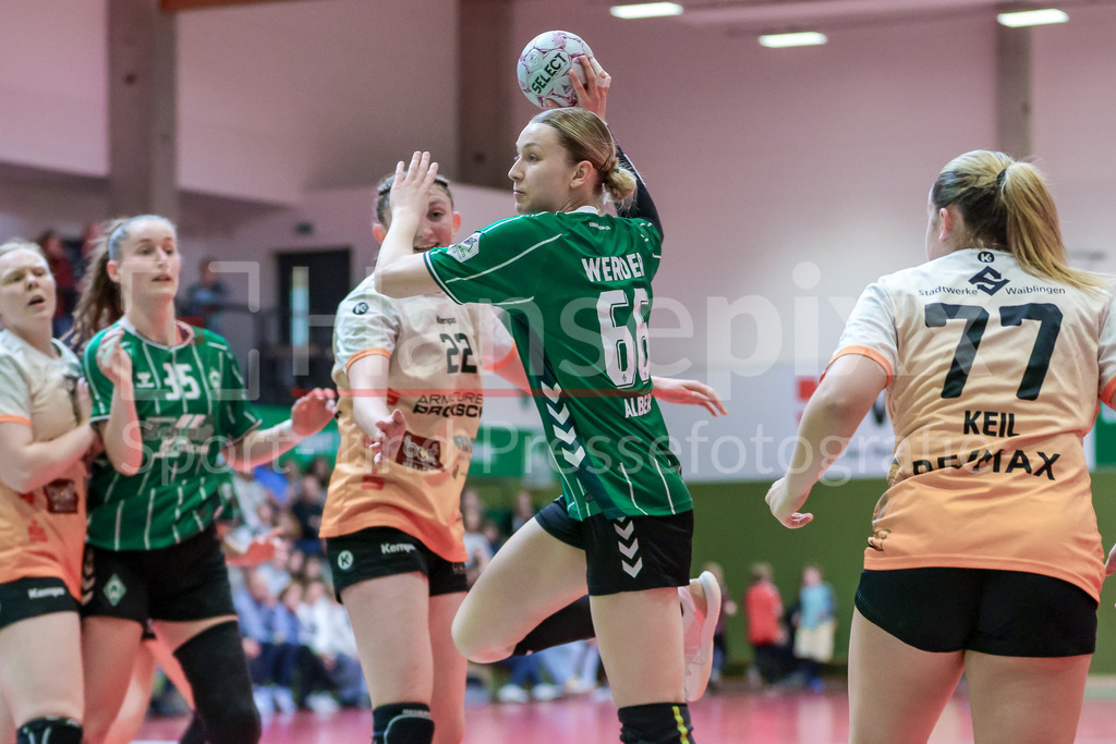 Handball, 2. Bundesliga Frauen, SV Werder Bremen - VfL Waiblingen | Luise Albert (SV Werder Bremen, 66) am Ball, Spielszene, Aktion, Action