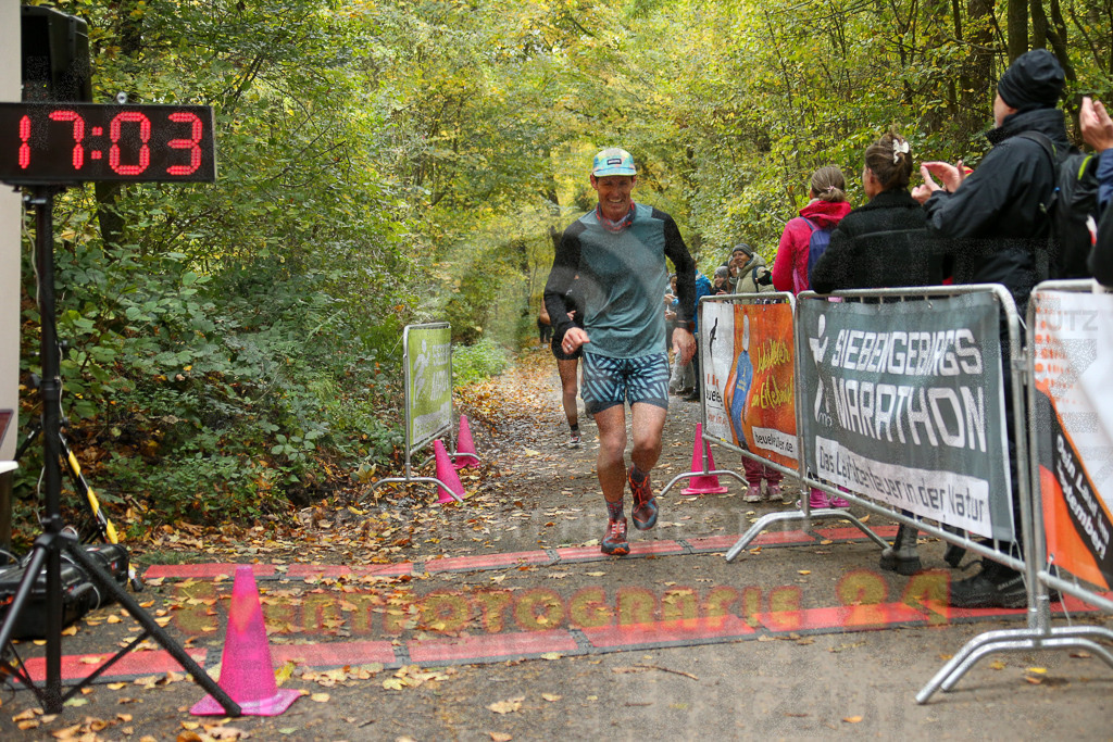 251026_1218_EX1_0055 | Sportfotografie im Rhein-Sieg Kreis, Köln, Bonn, NRW, Rheinland Pfalz, Hessen, etc. Unser Tätigkeitsfeld umfasst den Laufsport vom Volkslauf über den Marathon, Duathlon, Triathon bis zum Ultralauf wie Kölnpfad Ultra oder Schindertrail.