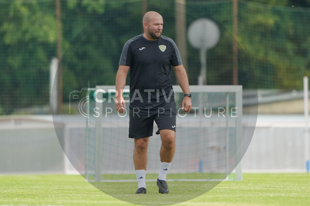 Fußball, Herren, Saison 2025/2026, Regionalliga Nordost, Trainingsauftakt des FSV 63 Luckenwalde am 18.06.2025 im Werner-Seelenbinder-Stadion, | Fußball, Herren, Saison 2025/2026, Regionalliga Nordost, Trainingsauftakt des FSV 63 Luckenwalde am 18.06.2025 im Werner-Seelenbinder-Stadion, Im Bild: Cheftrainer Michael Braune. - Realisiert mit Pictrs.com