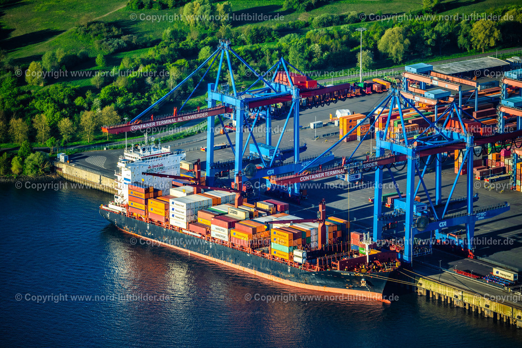 Hamburg_Altenwerder_CTC_Container_Terminel_Container_Schiff_Cape_Altius_ELS_1047270425 | HAMBURG 27.04.2025 Containerschiff " CAPE ALTIUS " (IMO 9848730, MMSI 209888000) im Hafen HHLA Container Terminal Altenwerder (CTA) im Ortsteil Altenwerder in Hamburg, Deutschland. Weiterführende Informationen bei: Hamburger Hafen und Logistik Aktiengesellschaft. // Container ship " CAPE ALTIUS " (IMO 9848730, MMSI 209888000) in the port of HHLA Container Terminal Altenwerder (CTA) in the Altenwerder district of Hamburg, Germany. Further information at: Hamburger Hafen und Logistik Aktiengesellschaft. Foto: Martin Elsen