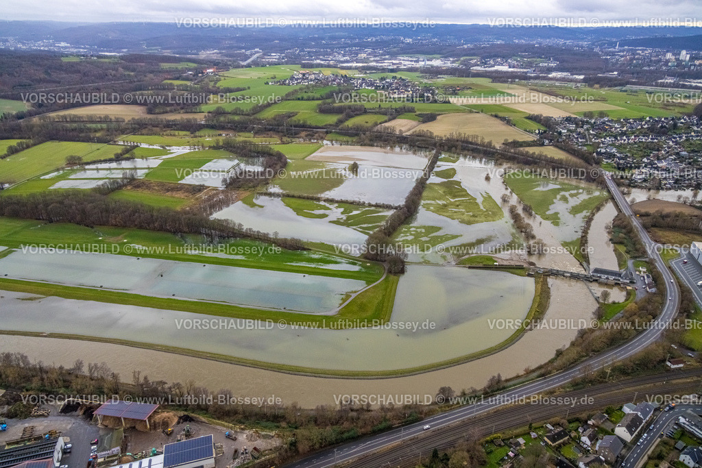 Schwerte231201492 | Luftbild, Ruhrhochwasser, Weihnachtshochwasser 2023, Fluss Ruhr tritt nach starken Regenfällen über die Ufer, Überschwemmungsgebiet am Untergraben mit Pumpwerk Westhofen, Wiesen und Bäume im Wasser, Westhofen, Schwerte, Ruhrgebiet, Nordrhein-Westfalen, Deutschland