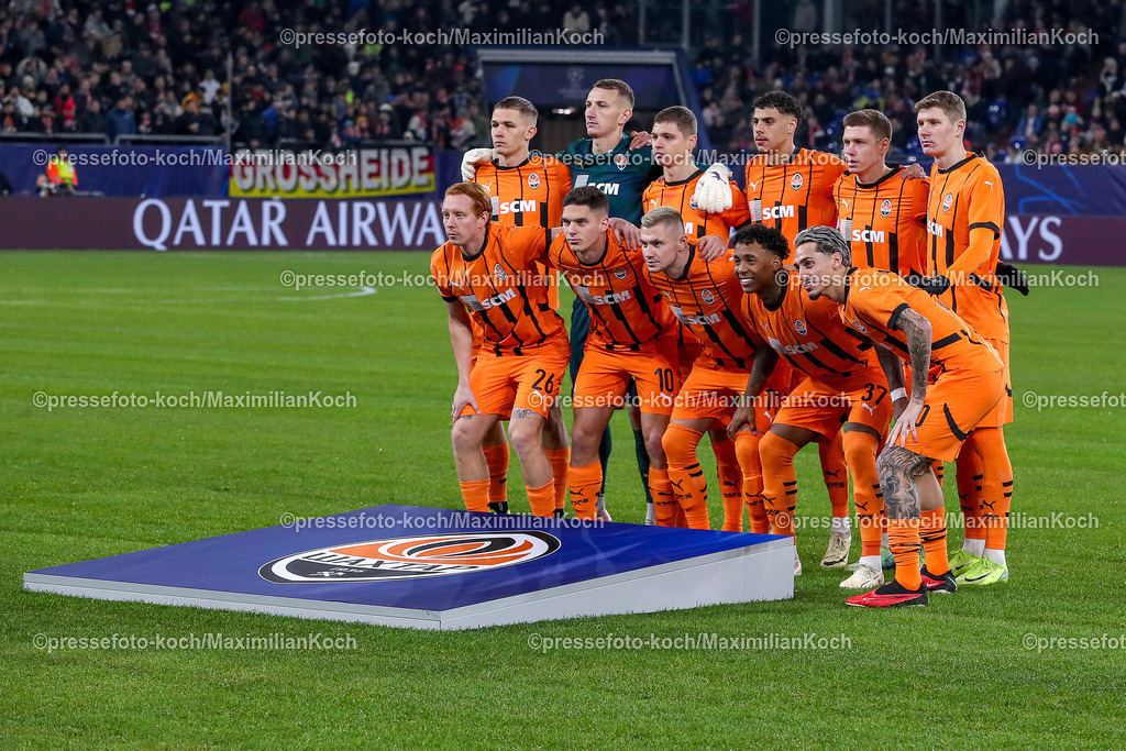 UCL10122402178 | 10.12.2024, Fußball, UEFA Champions League, Schachtar Donezk - FC Bayern München, Arena AufSchalke Gelsenkirchen, 8. Spieltag Saison 2024 2025: Die Startelf von Shakhtar Donetsk hat sich zum Mannschaftsfot aufgestellt. Vordere Reihe Yukhym Konoplya (Schachtar Donezk #26), Georgiy Sudakov (Schachtar Donezk #10),  Oleksandr Zubkov (Schachtar Donezk #11), Kevin (Schachtar Donezk #37), Marlon Gomes (Schachtar Donezk #30)DFB regulations prohibit any use of photographs as image sequences and or quasi-video.