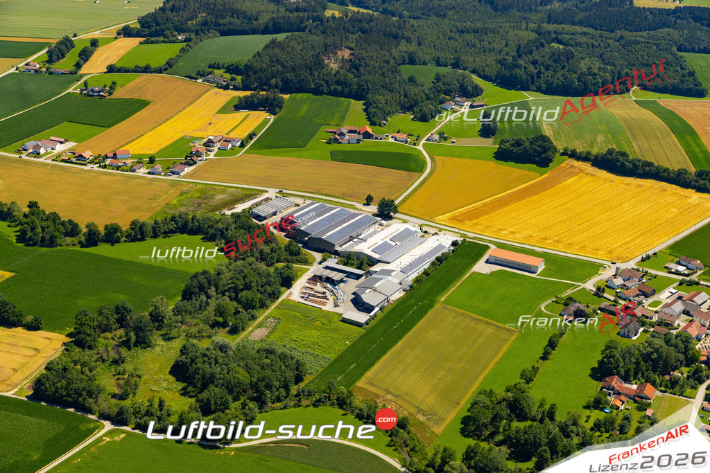 Aktuelles Luftbild von Uttigkofen Aldersbach - Die Luftaufnahme wurde 2022 mittels UL-Flugzeug erstellt ( keine Drohne ) - hochauflösende Kamera-Systeme von  Canon -Beste Qualität - Für grossformatige Ausdrucke geeignet. Die Geschenkidee !