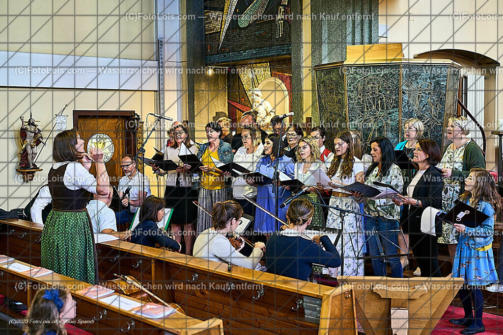 ALP2040_Pfarrfirmung Wieselburg_Chor-Musik | (C)FotoLois.com, Alois Spandl, Pfarrfirmung in Wieselburg mit Firmspender Eduard Gruber (ehemaliger Generalvikar der Diözese St. Pölten), Sa 3. Juni 2023.