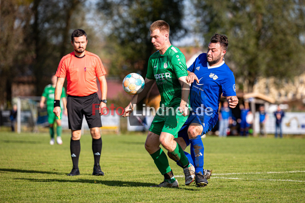 SG SV Eberfing/SV Söchering gegen FC Seeshaupt | Fußball A-Klasse Herren Gruppe 5, SG SV Eberfing/SV Söchering gegen FC Seeshaupt, 20241027,Zweikampf zwischen Lukas REISACHER (FC Seeshaupt 20) und Thomas HAAS (SG SV Eberfing/SV Söchering 7),2024-10-27 in Eberfing (Sportpark Eberfing), Thomas HAAS (SG SV Eberfing/SV Söchering 7), Lukas REISACHER (FC Seeshaupt 20)Copyright: WolfgangxLindner www.foto-lindner.de