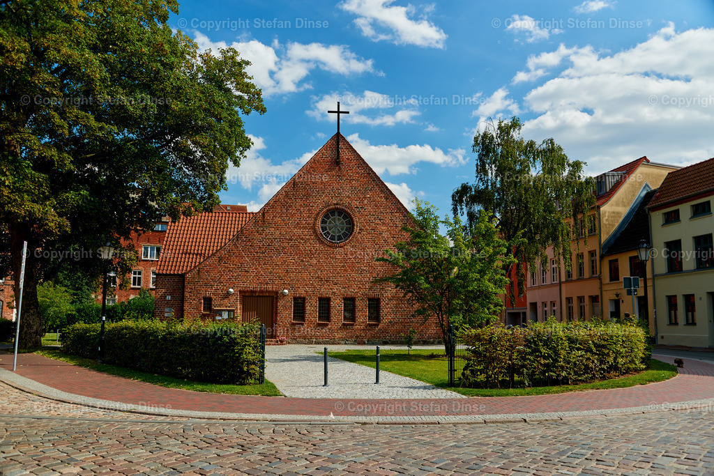 _DSC3250 | Findlinge im Eis, Zeesenboote bei der Traditionsregatta, eine Seebrücke im Sonnenaufgang - mit den Bildern aus dieser Galerie erhalten Sie wunderschöne Aufnahmen über das ganze Jahr. Ein tolles Produkt zum Verschenken, Werben oder zum Träumen vom nächsten - Realisiert mit Pictrs.com