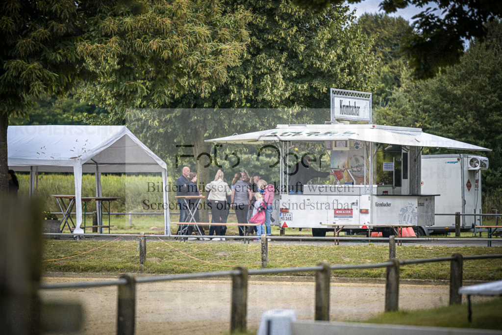 DOS_7901 | Entdecke hochwertige Reitturnierfotos von Foto Oger. Professionell, emotional und authentisch – jetzt Lieblingsmomente im Shop bestellen.Deutschlandweite Turnierfotografie. - Realisiert mit Pictrs.com