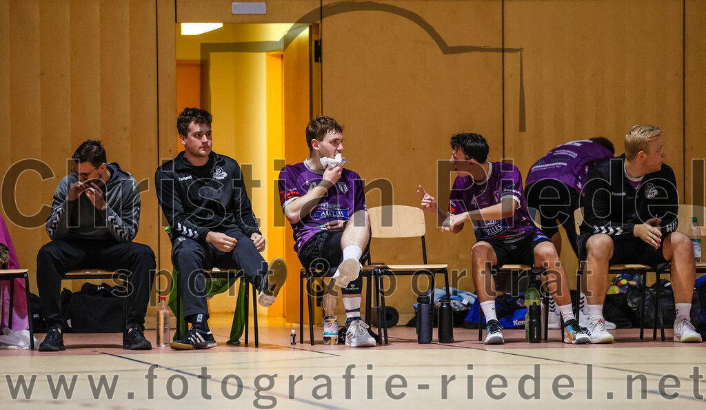 2024-10-20_105_SpVgg_Altenerding_II_gegen_TSV_Taufkirchen-Vils | Erding, Deutschland, 20.10.2024:Handball, Bezirksliga Männer Ost 2024 / 2025, 3. Spieltag, SpVgg Altenerding II gegen TSV Taufkirchen/Vils, Endergebnis: 15:20Severin Lößl (SpVgg Altenerding, #21), Markus Schorr (SpVgg Altenerding, #4)Foto: Christian Riedel / fotografie-riedel.net