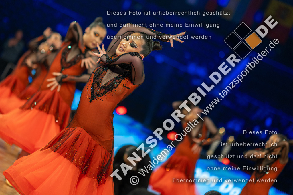 20251206-01666 | Hier finden Sie Tanz Bilder vom Latein und Standard Formationen tanzen. Sportbilder vom Tanzsport. Schöne Fotos und von Weltmeisterschaft, Europameisterschaft, Bundesliga, Regionalliga, Oberliga und Landesliga sowie von GOC Stuttgart, DanceComp, WM Bremen