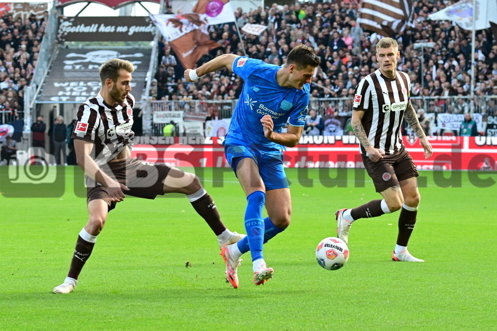 KBS Picture_FCStPauli-Bayer04Leverkusen_028 | v.l. Ritzka Lars (St.Pauli) , Schick Patrik (Bayer04Leverkusen) , Smith Eric (St.Pauli) ,Sportplatz :  Millerntor Stadion, - Realisiert mit Pictrs.com