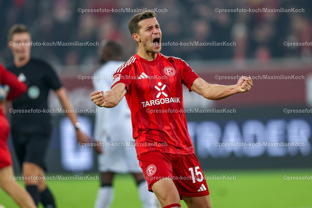 Due0911240109602178 | 09.11.2024, Fußball, Fortuna Düsseldorf - SC Paderborn 07, 2. Bundesliga, Merkur Spiel-Arena, Saison 2024 2025: Tim Oberdorf (Fortuna Düsseldorf #15) jubelnd nach dem Ausgleich zum 1:1 DFB regulations prohibit any use of photographs as image sequences and or quasi-video.